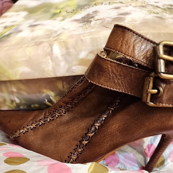 Carlos Leather Ankle Boots size 6.5 made in Brazil (only worn one time) - Picture 9 of 11